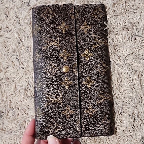 Louis Vuitton Handbags - Authentic Louis Vuitton Monogram Wallet